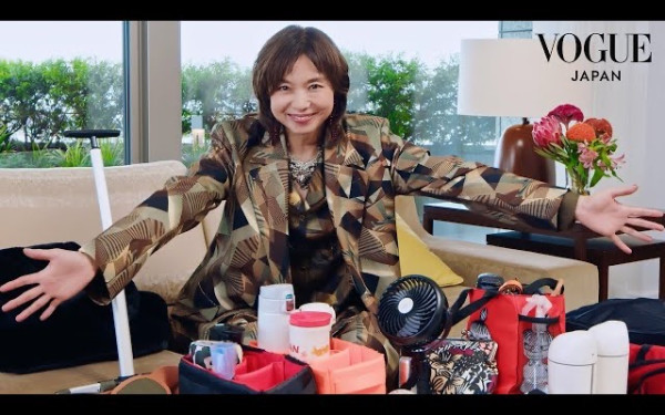 山口智子のお仕事バッグを大公開! “もしも”に備えたマストアイテムが勢揃い。 | In The Bag | VOGUE JAPAN